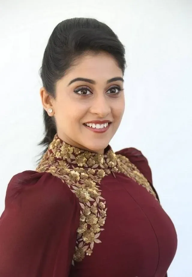 Regina Cassandra Photoshoot In Ponytail Hairstyle